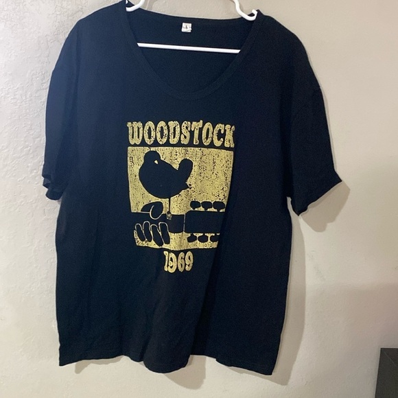 Tops - Woodstock 1969 women’s size large tshirt